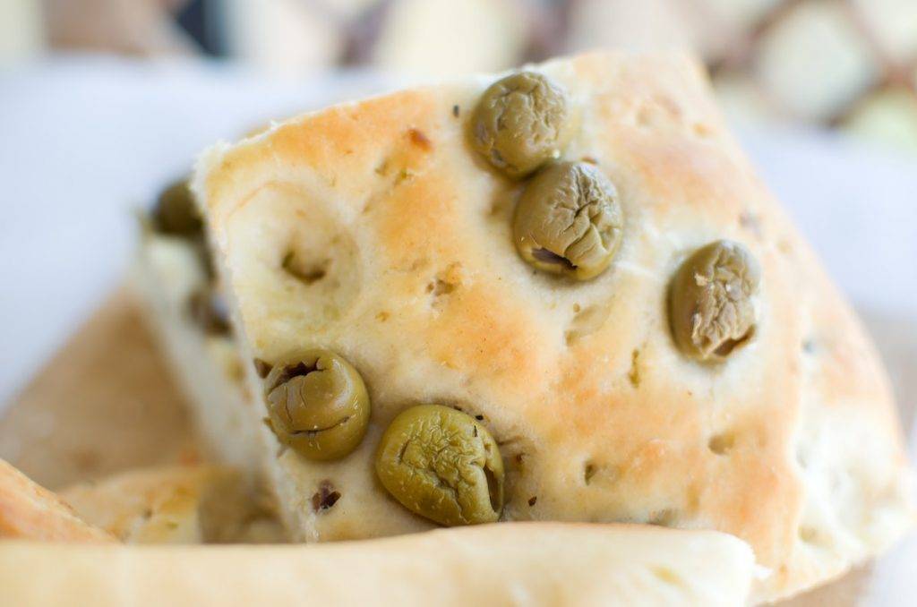 focaccia casareccia con olive