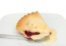 Pasticciotto con crema e amarena