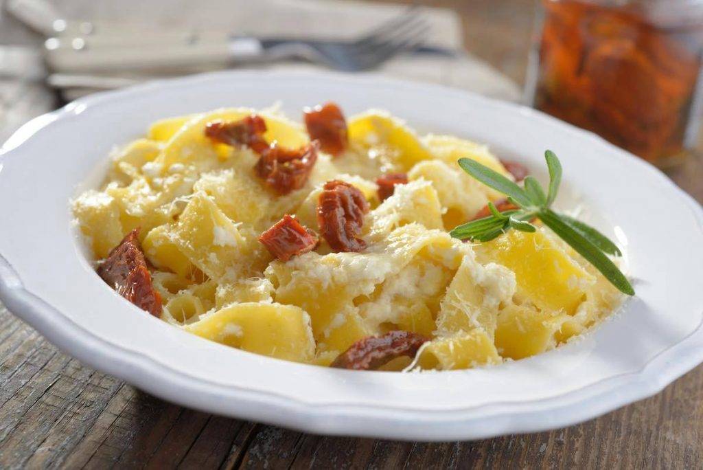 pasta alla Alfredo con pomodori secchi - ricettasprint.it