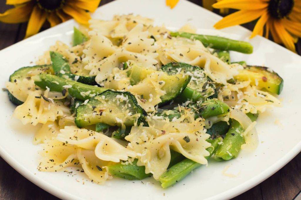 pasta con crema di asparagi e zucchine