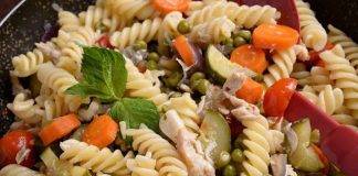 Pasta con tonno e verdure