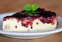 torta allo yogurt greco e confettura di lamponi - ricettasprint.it