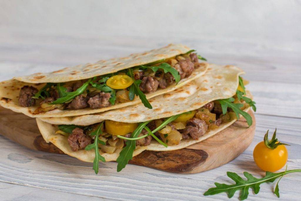 Piadina farcita con Carne e Scamorza - Ricettasprint.it