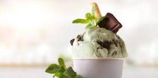 Bicchieri al cioccolato e menta