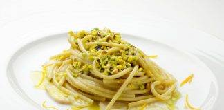 Spaghettoni al limone e pistacchi