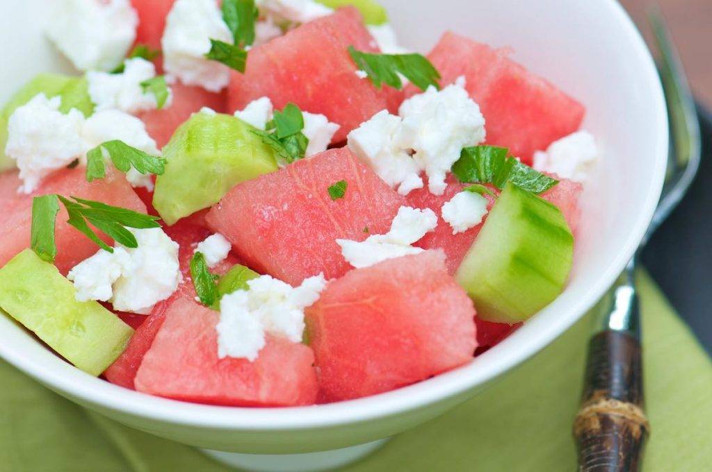 insalata con anguria, feta e cetrioli