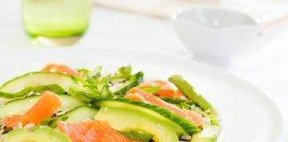 insalata di riso con avocado e salmone - ricettasprint.it