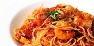 Pasta con gamberi in sugo di polipetti