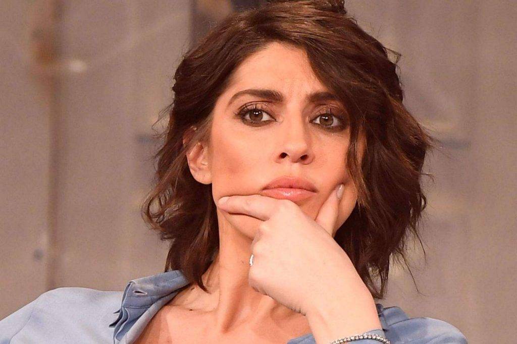 Elisa Isoardi, siparietto simpatico: chi è che riprende? - Ricettasprint.it