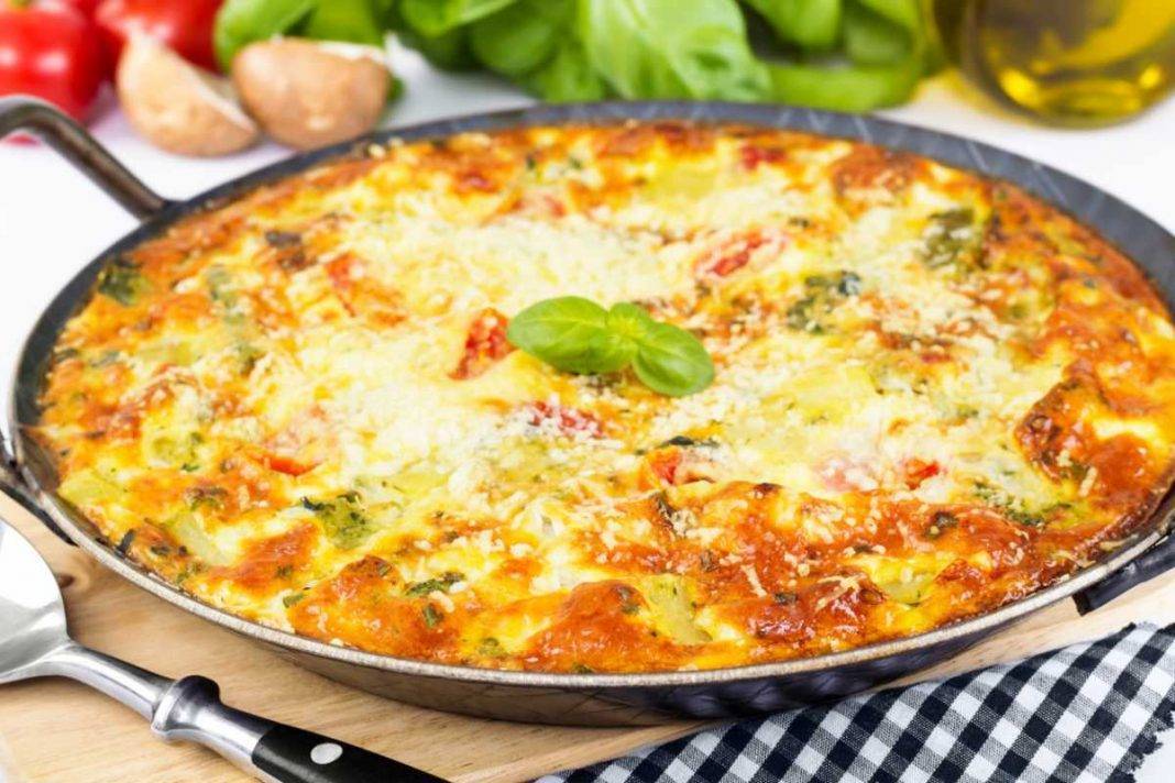 Frittata di pasta al pesto, un primo alternativo e veloce