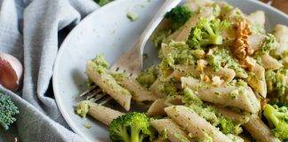 Pasta con crema di noci e broccoli - ricettasprint.it