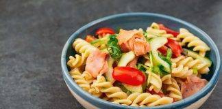 Pasta fredda veloce al salmone e rucola - ricettasprint.it