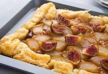 Torta sfogliata veloce alle pere e fichi, pronta in pochissimo! Torta sfogliata veloce alle pere e fichi - ricettasprint.it