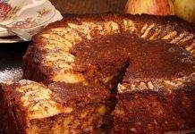 Torta di mele integrale con granella di nocciole e cannella Torta di mele integrale con granella di nocciole e cannella