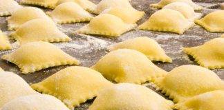 Ravioli ripieni di salsiccia e stracchino