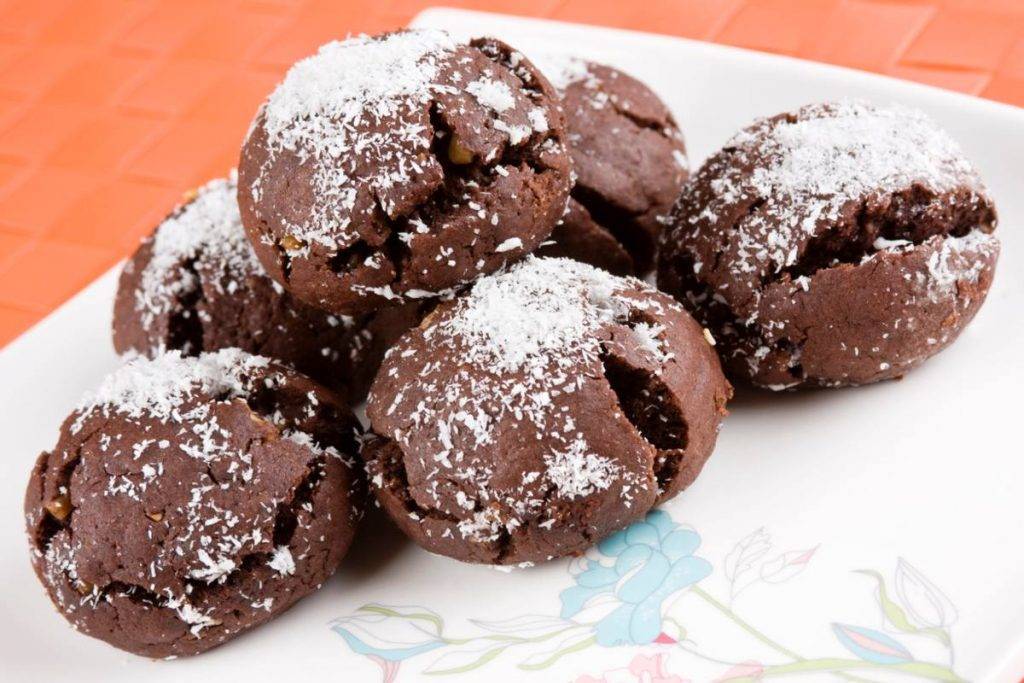 Bombe croccanti al Cacao con Cioccolato Bianco e Farina di Cocco