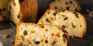 Panettone con l'impasto di patate, arancia, limone e uvetta