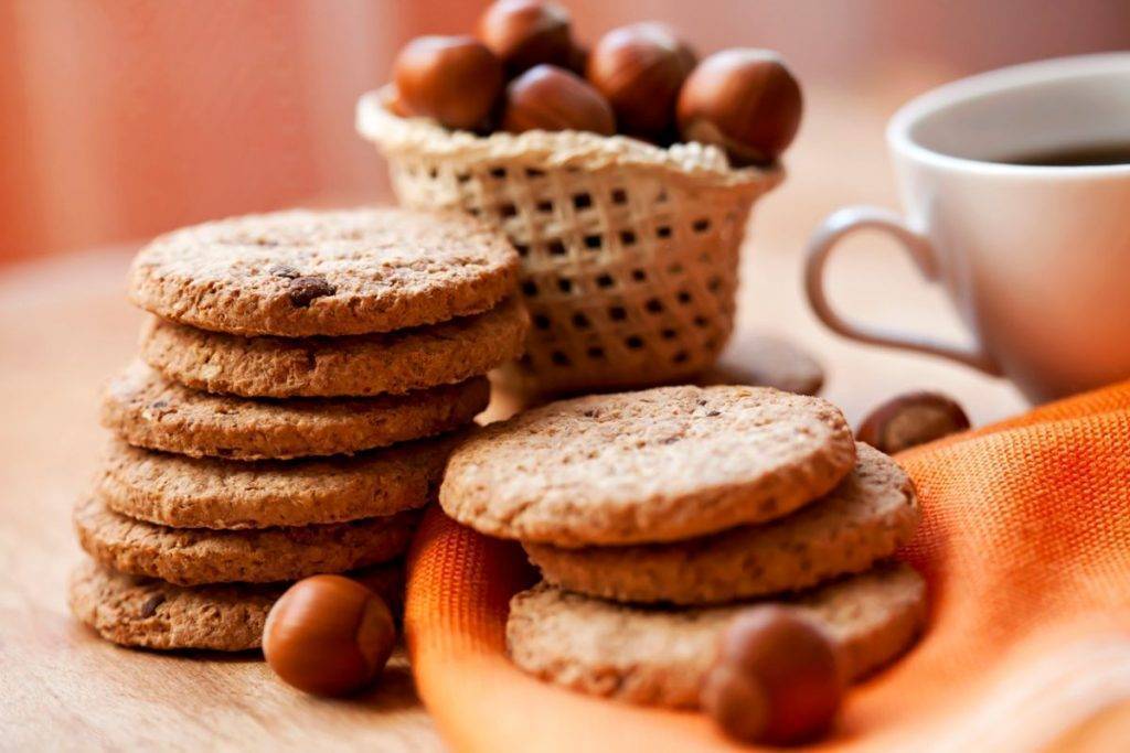 Biscotti crunchy con farina di Ceci e Nocciole - Ricettasprint.it