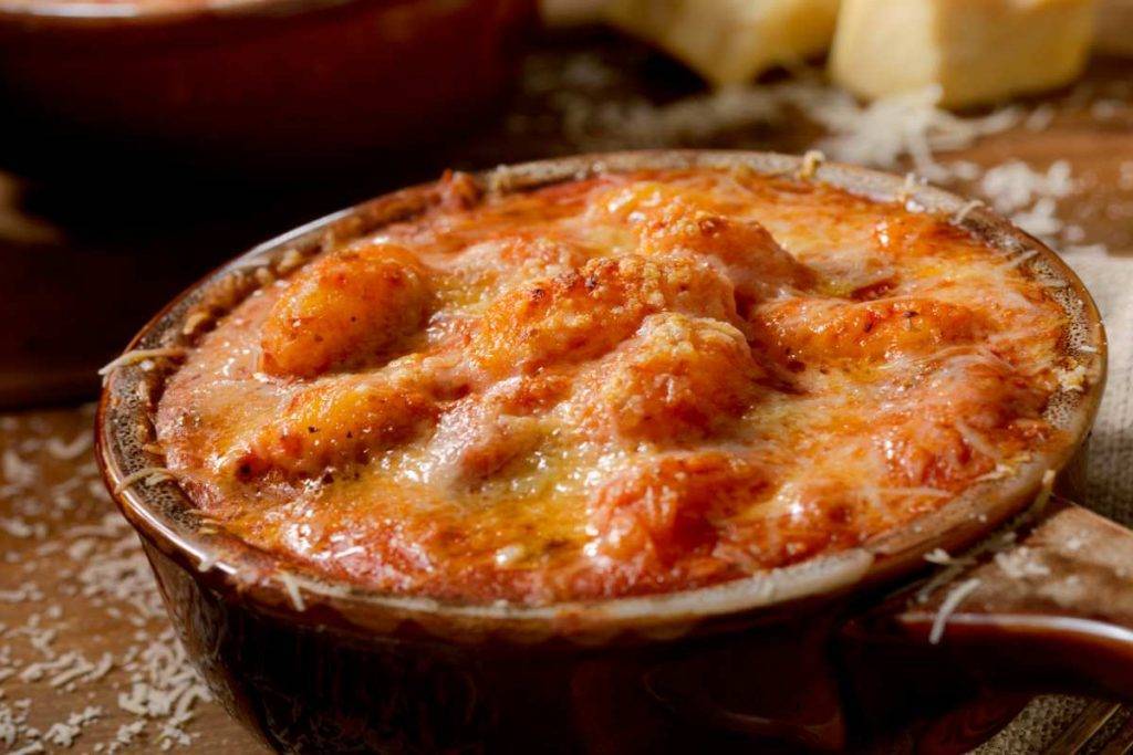Gnocchi al forno con Pancetta e Mozzarella, un piatto dal gusto avvolgente