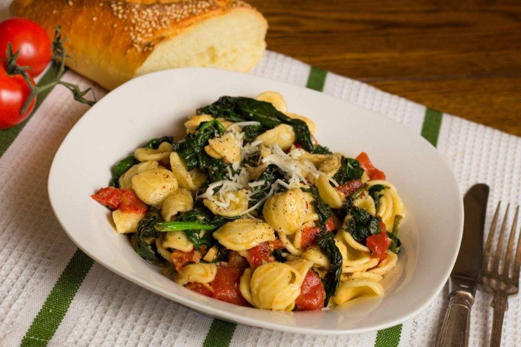 orecchiette con cime di rapa e pomodorini