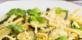 Pasta con zucchine fritte