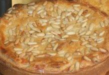 Pinolata senese: ripieno di crema pasticcera, pinoli ed uvetta Pinolata senese