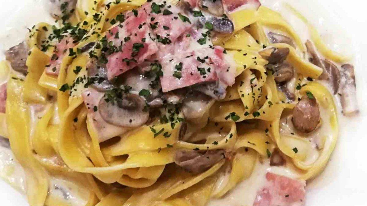 
Ammazza! 10+  Fatti su  Tagliatelle Funghi E Salsiccia Panna! Check spelling or type a new query.
