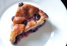 Focaccia dolce all'uva nera - ricettasprint.it