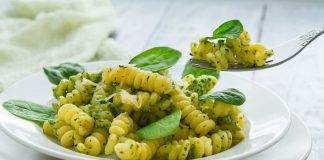 Pasta con crema di zucchine e ricotta - ricettasprint.it