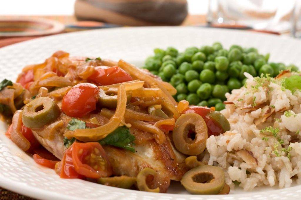 Petto di Pollo con Olive e Pomodorini