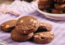 Biscotti di farro con nocciole e cioccolato
