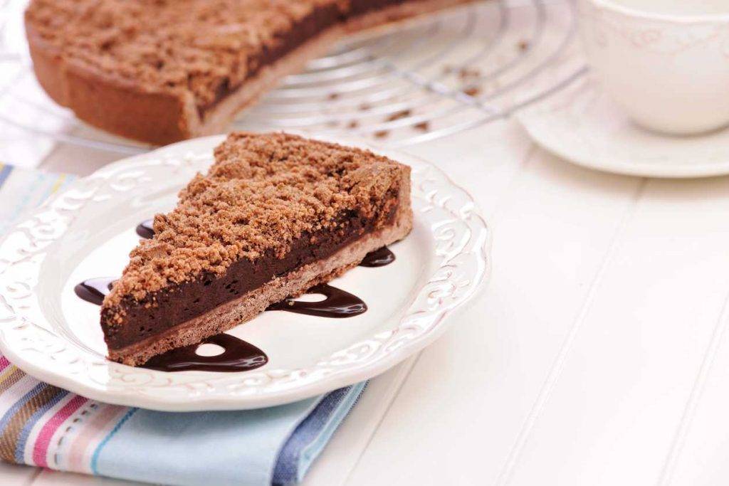 Torta di pasta frolla con cioccolato fondente