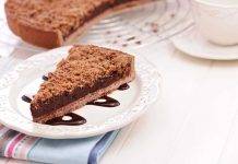 Torta di pasta frolla con cioccolato fondente