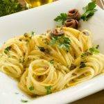 Spaghetti con acciughe e prezzemolo