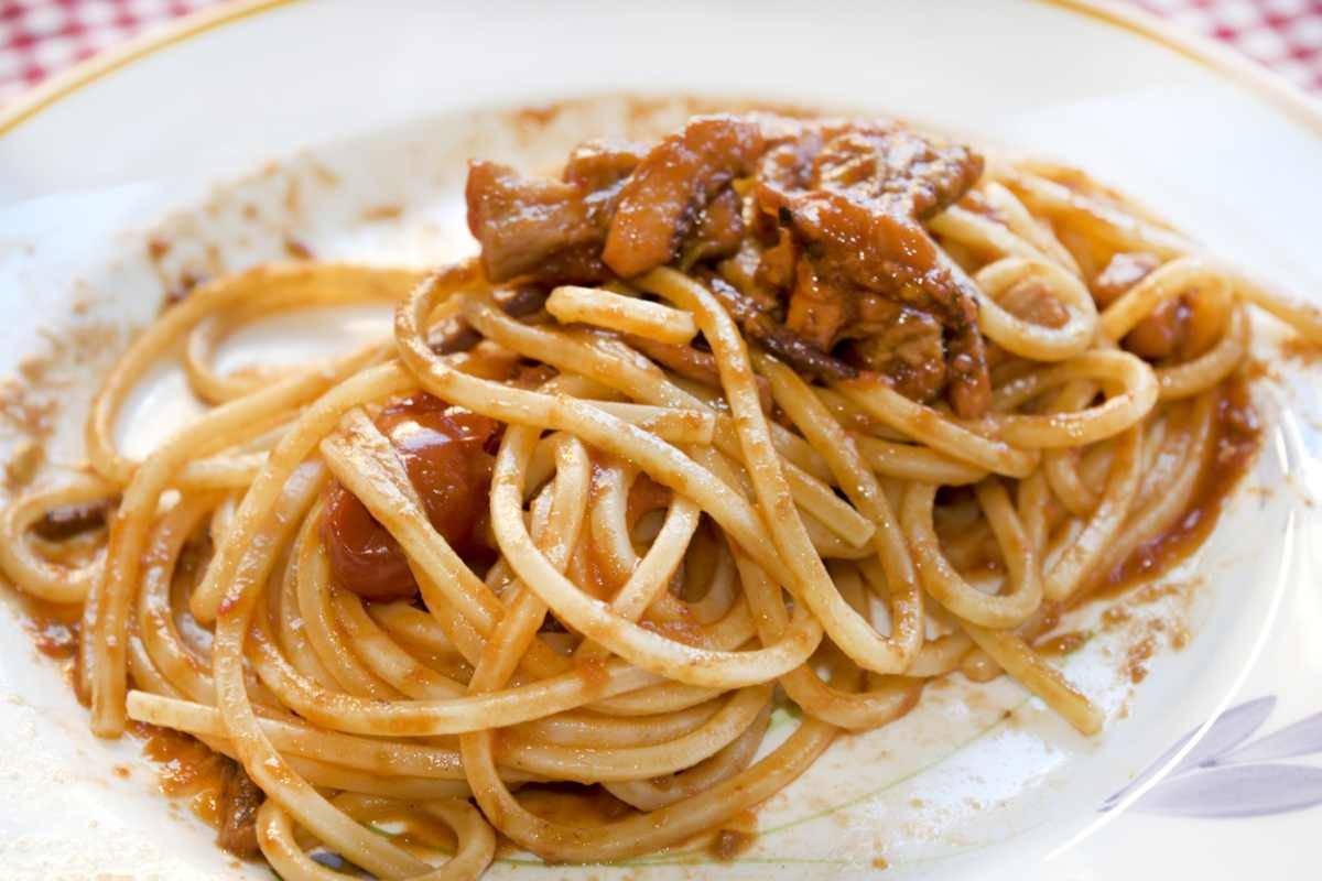 Spaghetti con moscardini e pomodorini