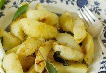 Patate alla salvia in padella: un contorno molto gustoso Patate alla salvia in padella