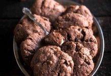 Biscotti con farina di castagne al miele e cioccolato
