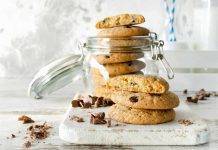 Cookies con farina di castagne e cioccolato fondente deliziosi biscotti Cookies con farina di castagne e cioccolato fondente