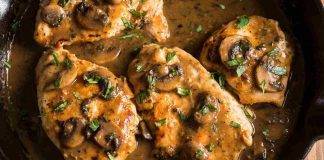 Petto di pollo in salsa yogurt con funghi