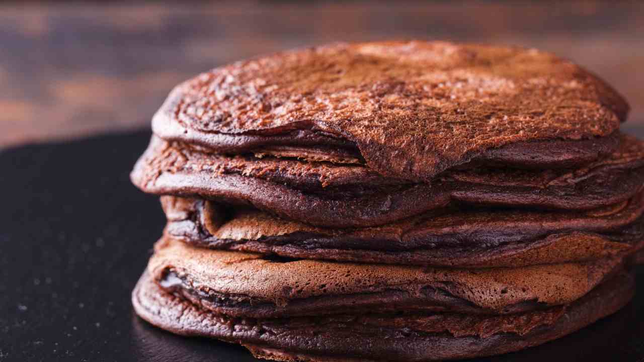 Pancake al cacao con ripieno alla nutella 