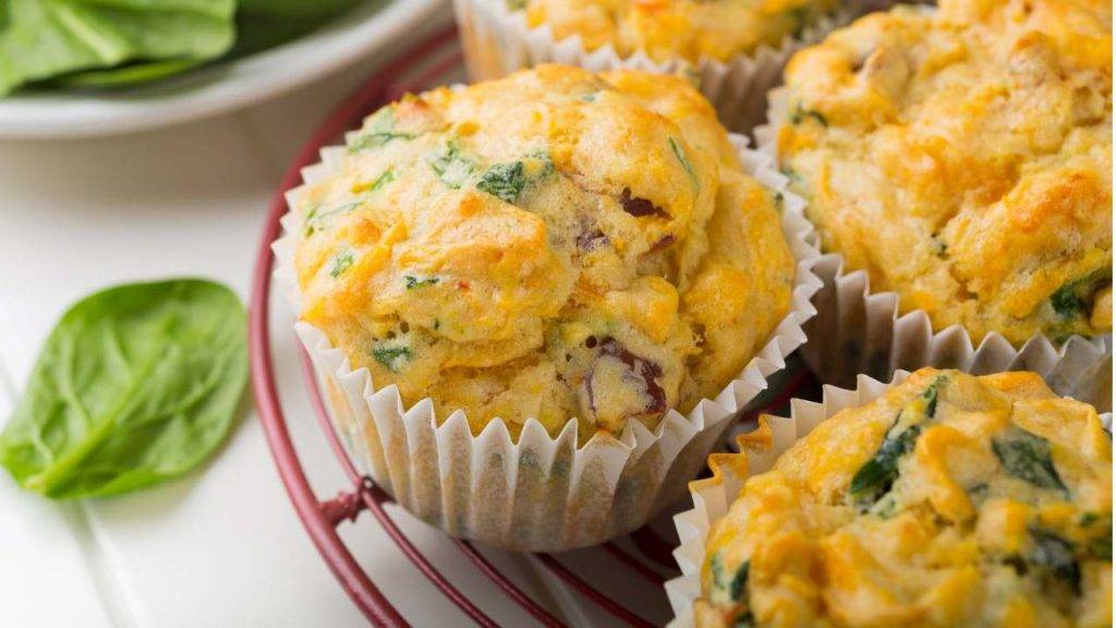 Muffin con spinaci e formaggio