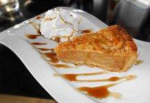 Torta di mele caramellata