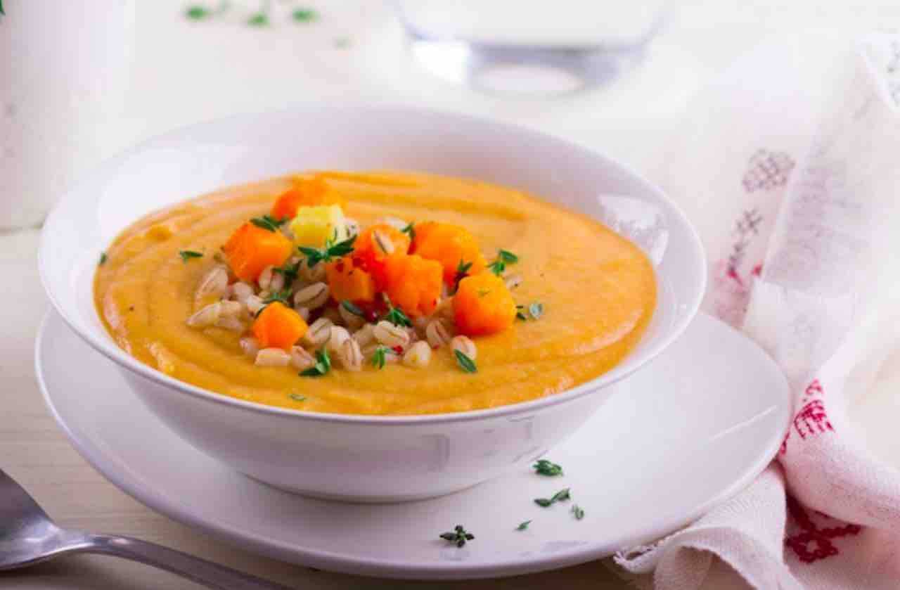 Zuppa di zucca e orzo ricetta preparazione ingredienti