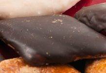 Mustaccioli napoletani | speziati e con glassa al cioccolato fondente Mustaccioli napoletani