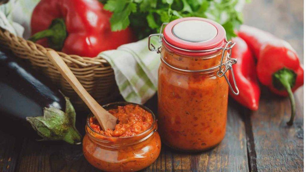 Salsa ajvar per condire carne e insalata