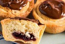 Muffin con cuore di Nutella Muffin con cuore di Nutella