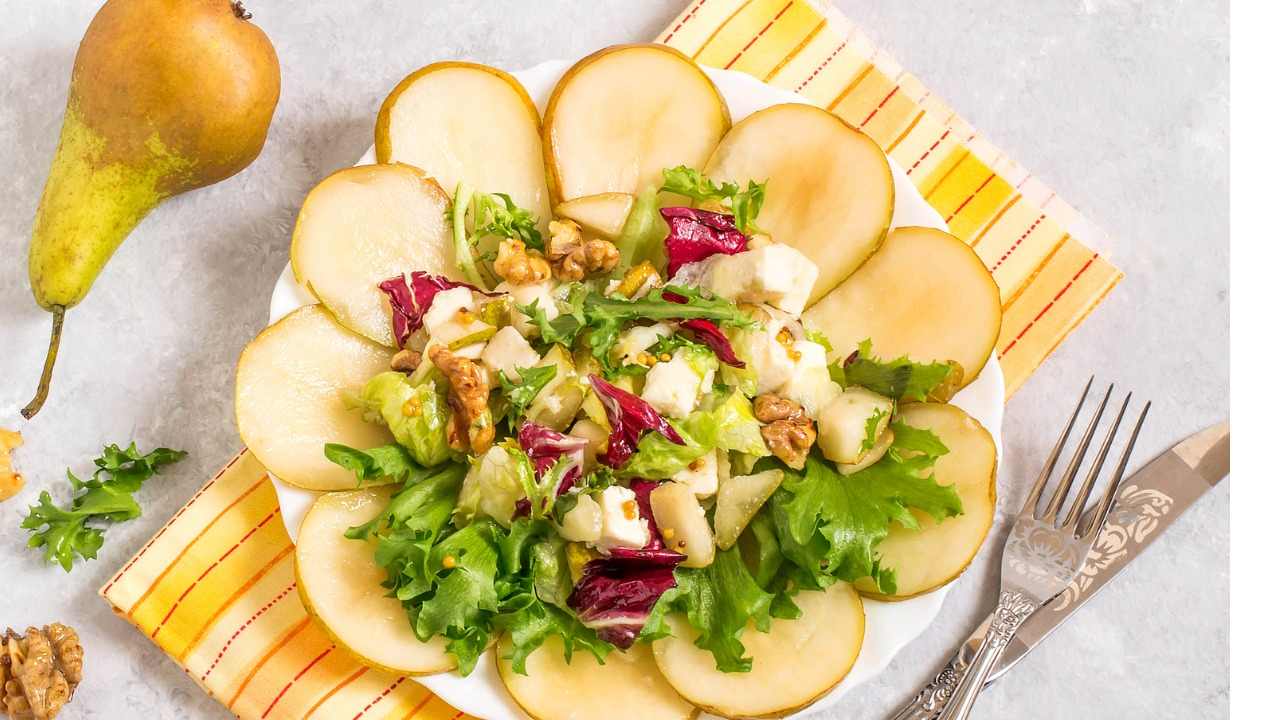 Antipasto Di Natale Leggero.Insalata Di Radicchio Pere E Noci Un Piatto Leggero Da Servire Con Crostini