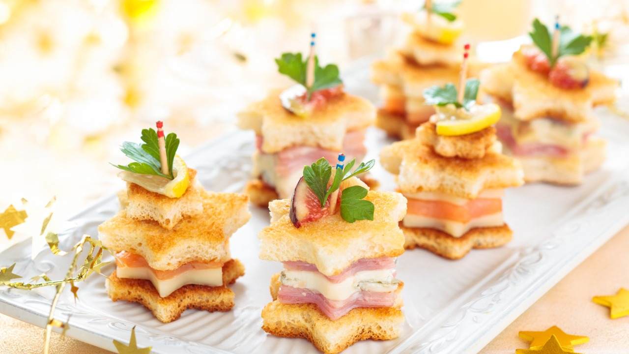 Finger Food Natale.Alberelli Di Pane Farciti Un Antipasto Sfizioso E Gustoso Per Natale