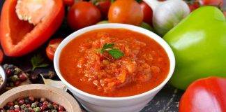 Salsa rubra per accompagnare carni e bolliti