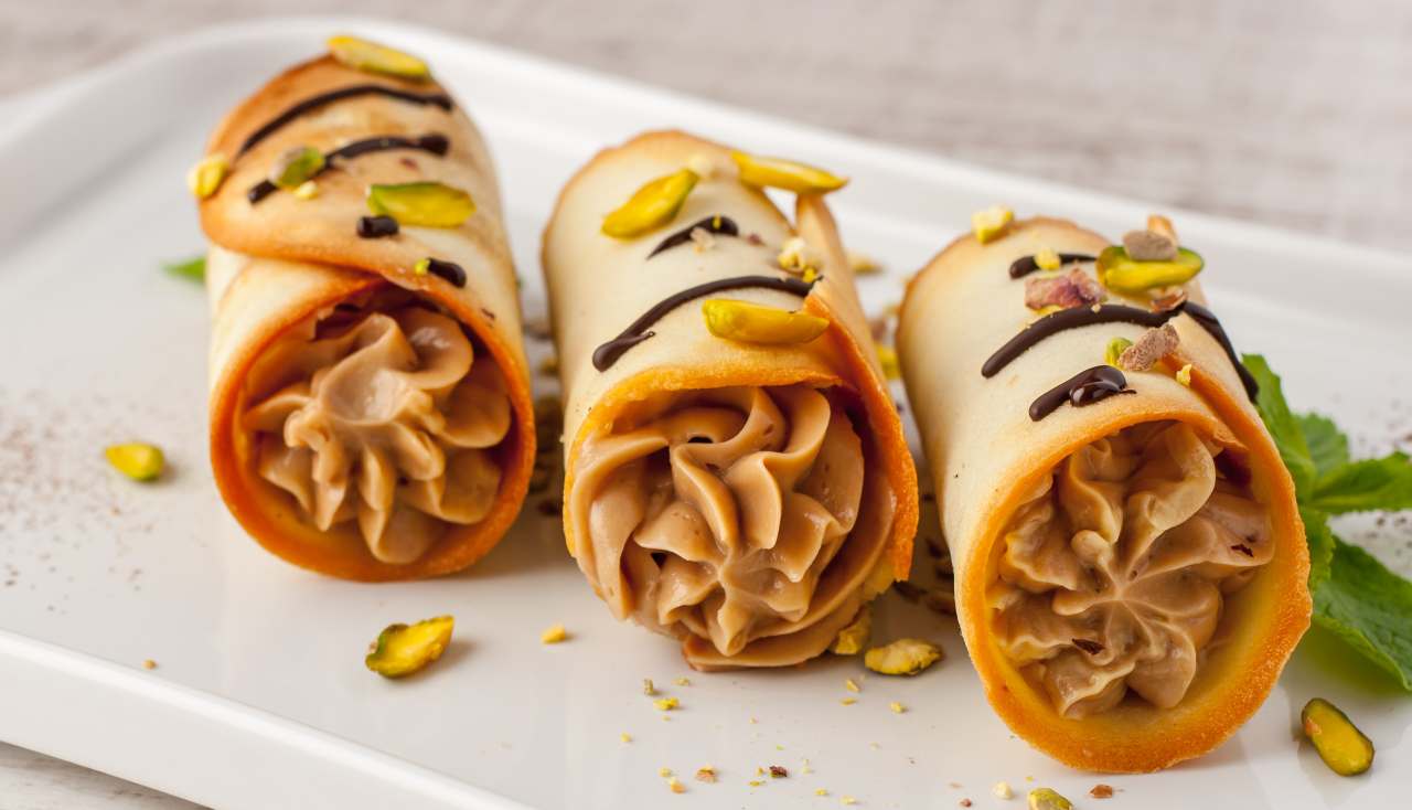 Cannoli di pandoro con Nutella e mascarpone - ricettasprint